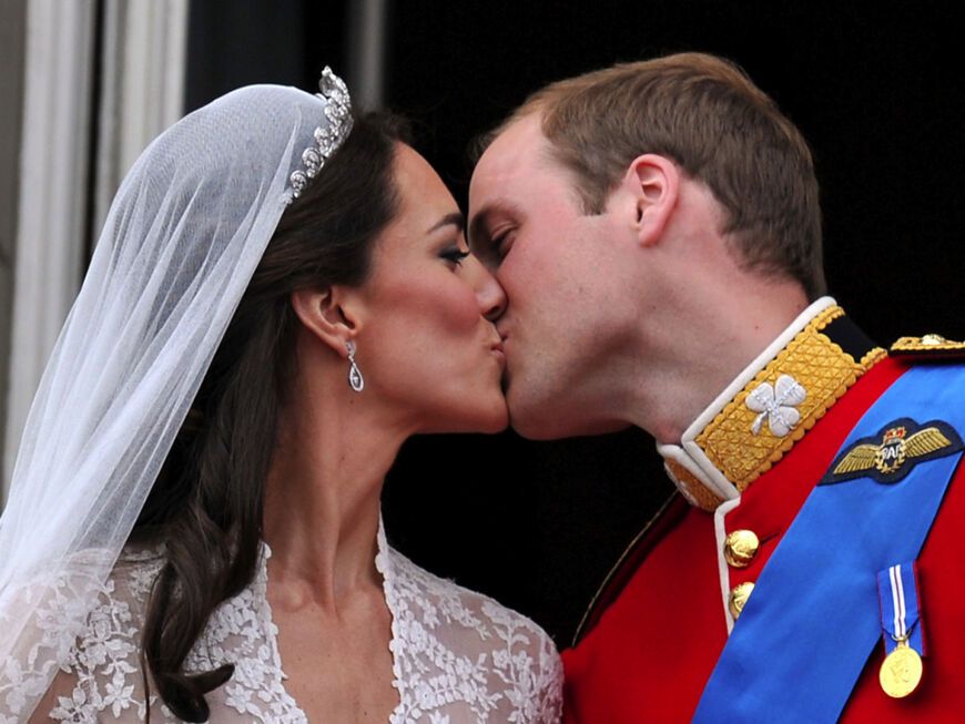 Prinzessin Kates und Prinz Williams Hochzeitskuss. 