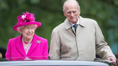 Queen Elizabeth II. fröhlich mit Prinz Philip