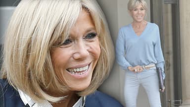 Brigitte Macron lacht fröhlich - im Hintergrund in Jeans vorm Elysée Palast