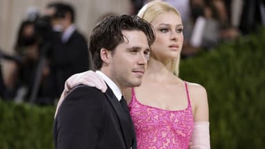 Brooklyn und Nicola Peltz-Beckham ernst auf dem roten Teppich