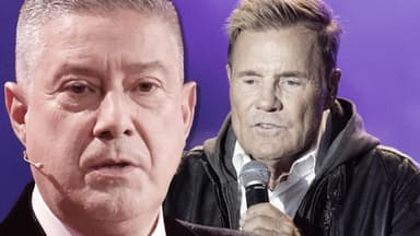 Joachim Llambi guckt ernst, Dieter Bohlen guckt mit Mikrofon in der Hand nach unten