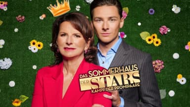 Claudia Obert und Freund Max vor dem "Sommerhaus der Stars"-Logo mit Krone