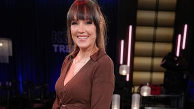 Carolin Kebekus zeigt in der WDR-Talkshow "Kölner Treff" ihren Babybauch 