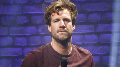 Luke Mockridge sieht ernst aus