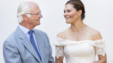 Victoria von Schweden steht neben ihrem Vater König Carl Gustaf.