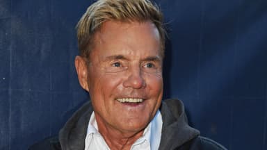 Dieter Bohlen lächelt zur Seite