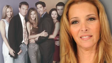 Lisa Kudrow ernst - im Hintergrund Gruppenfoto "Friends"