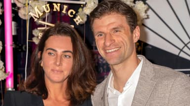 Lisa und Thomas Müller posieren zusammen