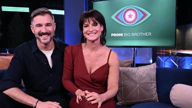 Jochen Schropp und Marlene Lufen sitzen auf der "Promi Big Brother"-Couch