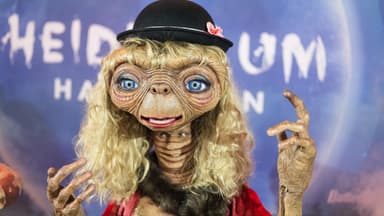 Heidi Klum als Außerirdischer E.T. an Halloween 2024