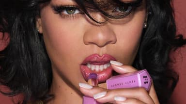 Rihanna mit Glossy Bomb