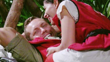 Eva Benetatou lacht mit Patrick Romer