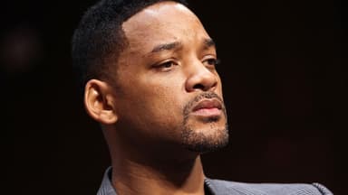 Will Smith guckt ernst