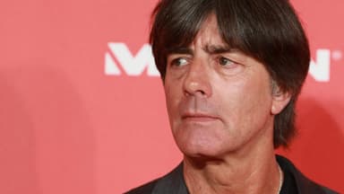 Jogi Löw guckt ernst