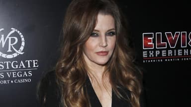 Lisa Marie Presley schaut zur Seite 