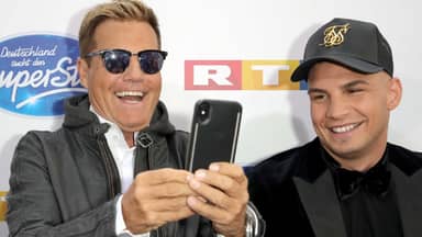 Dieter Bohlen und Pietro Lombardi machen ein Selfie