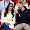 Meghan und Harry schauen ernst bei den Invictus Games 2022 