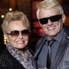 Heino und Ehefrau Hannelore lächeln in die Kamera.