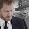 Prinz Harry guckt traurig nach unten, Queen Elizabeth II. mit Hut 