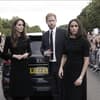 William winkt und Kate, Meghan und Harry stehen neben ihm