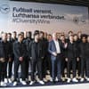 Die deutsche Nationalmannschaft vor dem Abflug in den Oman