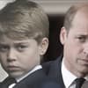 Prinz George und Prinz William schauen traurig 