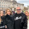 Davina, Carmen, Robert und Shania Geiss stehen vorm Buckingham Palace