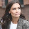 Katie Holmes schaut traurig