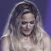 Helene Fischer guckt traurig auf den Boden