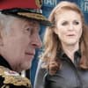 König Charles trägt eine Mütze und guckt ernst zur Seite, Sarah Ferguson guckt geschockt