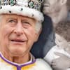 König Charles III. bei seiner Krönung - im Hintergrund Enkel Archie