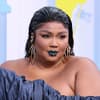 Lizzo bei den VMAs mit blauem Lippenstift