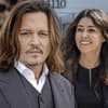 Johnny Depp und Camille Vasquez lächeln nebeneinander