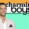 Kim Tränka lächelt vor "Charming Boys"-Logo