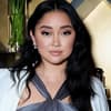 Lana Condor sieht ernst aus