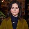 Selena Gomez sieht ernst aus