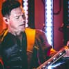 Richard Kruspe spielt Gitarre