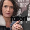 "Tatort"-Kommissarin Lena Odenthal (Ulrike Folkerts), im Hintergrund mit Peter Becker (Peter Espeloer) und Edith Keller (Annalena Schmidt)