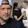 Oliver Pocher schaut mit Cappy traurig, Amira Pocher und Oli schauen sich an