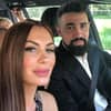 Anna-Maria Ferchichi und Bushido machen ein Selfie im Auto