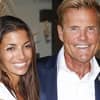 Dieter Bohlen und Carina Walz lächeln in Kamera