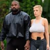 Kanye West und Bianca Censori halten Händchen