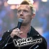 Ronan Keating spricht ins Mikrofon, vor ihm das "The Voice of Germany"-Logo