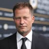 Til Schweiger lächelt leicht