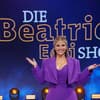 Beatrice Egli vor Logo der Beatrice Egli Show