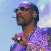 Snoop Dogg raucht einen Joint