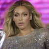 Beyoncé mit ernstem Gesichtsausdruck