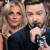 Britney Spears sitzt im Publikum, Justin Timberlake spricht ins Mikrofon