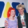 Enie van de Meiklokjes und Tobias Schlegl 1997 vor dem VIVA-Logo