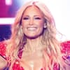 Helene Fischer im roten outfit, lächelt